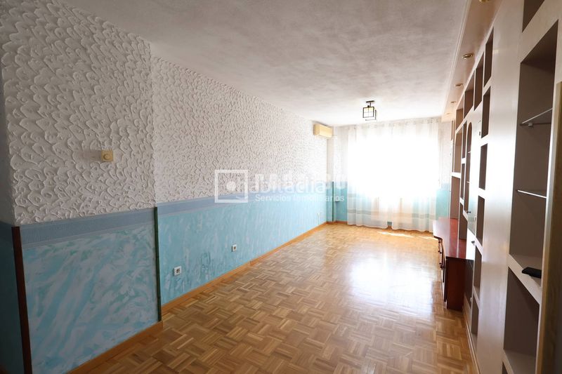 Foto 6aa70ff3-e0ae-4d11-8e56-64e05b838d33. Pis amb calefacció aparcament piscina a Butarque Madrid