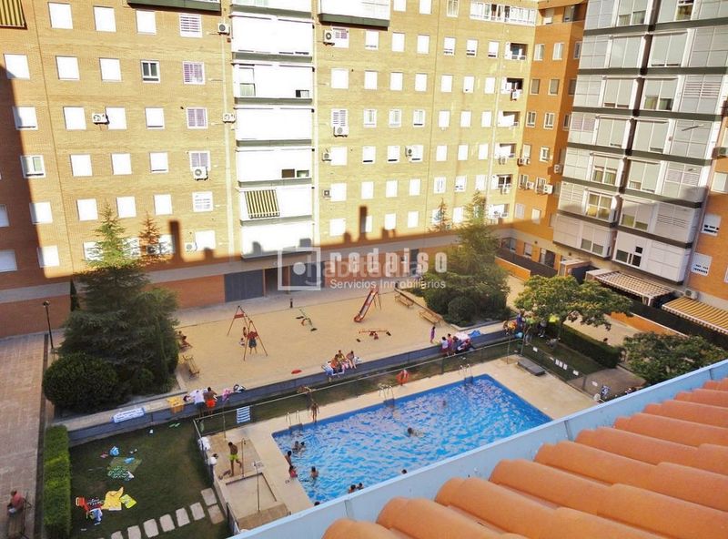 Foto 075a6b01-94a0-4c72-ac33-846fa1b06376. Pis amb calefacció aparcament piscina a Butarque Madrid
