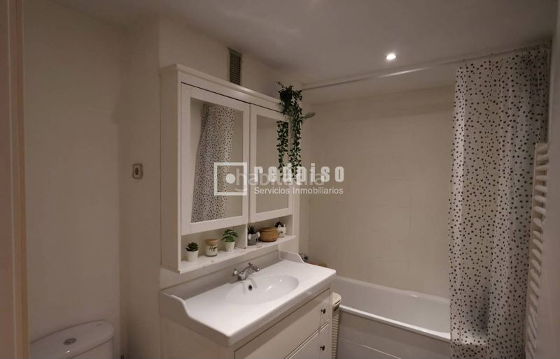 Foto 3b6ea5f3-2017-4289-b5d7-54544a272234. Pis amb calefacció aparcament piscina a Butarque Madrid