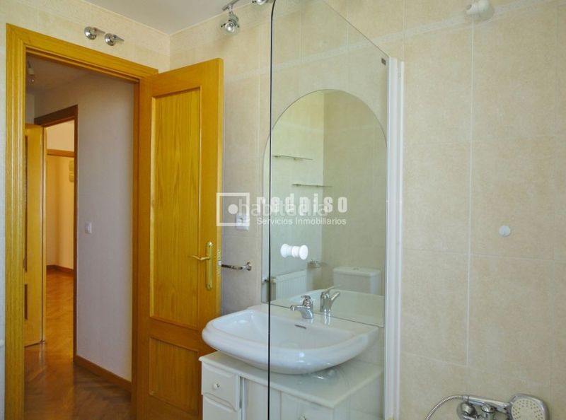 Foto 0a80c696-bc2c-415a-94d3-5d78693e8888. Lloguer pis amb calefacció aparcament piscina a Butarque Madrid