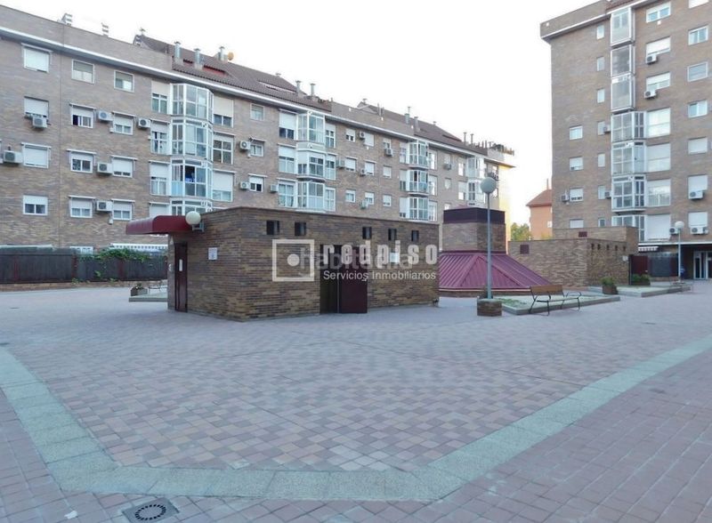 Foto 744f9b02-78ca-4d02-b27c-b8600cfb984a. Lloguer pis amb calefacció aparcament piscina a Butarque Madrid