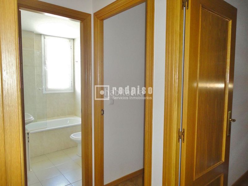 Foto a4160f8b-ef30-4111-98b0-47a1763db949. Lloguer pis amb calefacció aparcament piscina a Butarque Madrid