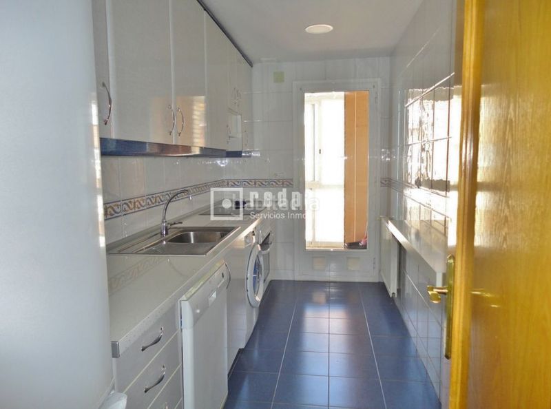 Foto cef525f0-1191-4096-90e8-8e749347d49d. Lloguer pis amb calefacció aparcament piscina a Butarque Madrid