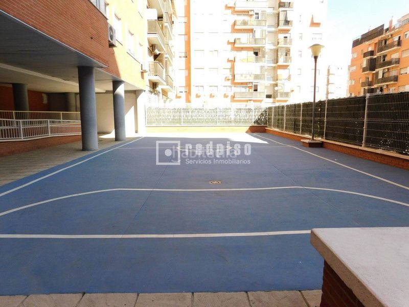 Foto 39a2b719-6c87-479d-8adc-ad04b61b7bce. Dúplex amb calefacció aparcament piscina a Butarque Madrid