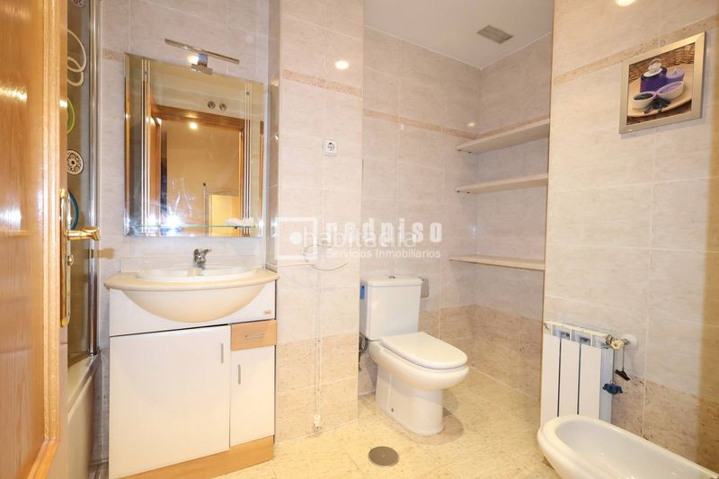 Foto acc01db6-87c0-4d2e-9057-1cc25844fe6c. Dúplex amb calefacció aparcament piscina a Butarque Madrid