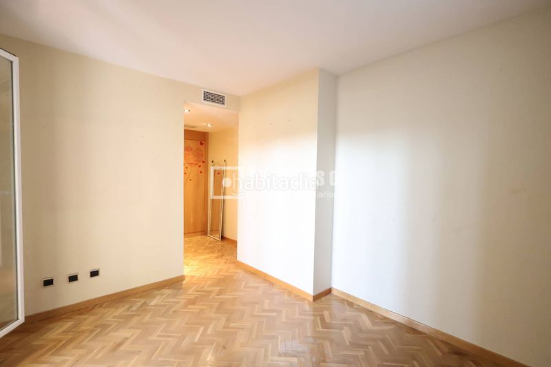 Foto bd807049-de7d-483d-aa70-73afaa9b9fb2. Dúplex amb calefacció aparcament piscina a Butarque Madrid