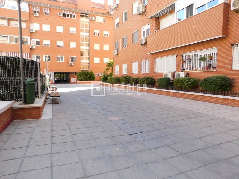 Foto e24c9570-e546-44c8-92d9-cbc929ee7d1c. Dúplex amb calefacció aparcament piscina a Butarque Madrid