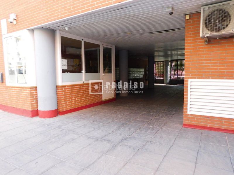 Foto eb3f72e9-d620-402e-95fd-c536c4adc555. Dúplex amb calefacció aparcament piscina a Butarque Madrid