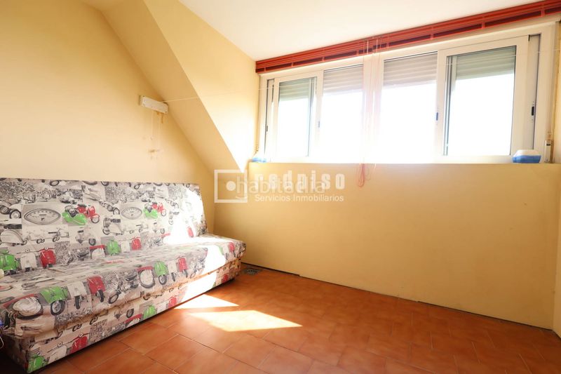 Foto efbce57b-4390-432f-97c3-b332ad3c9413. Dúplex amb calefacció aparcament piscina a Butarque Madrid
