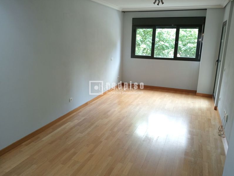 Foto 4480f262-9d49-4b81-9361-57e2274f77ee. Rent flat with heating parking pool in Rejas Madrid