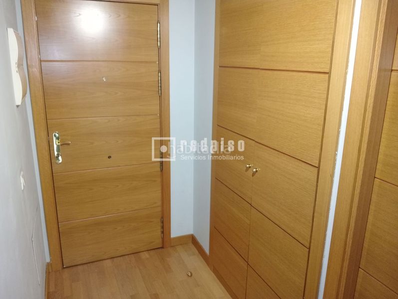 Foto 44941d49-06b4-4432-b9f1-a94807d3c51a. Rent flat with heating parking pool in Rejas Madrid