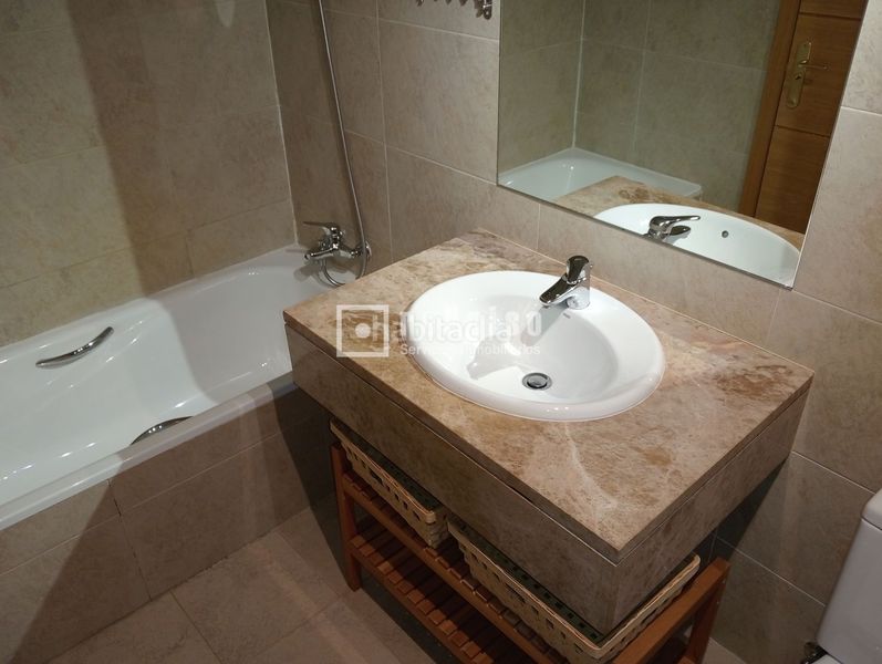 Foto 63ee4e47-4208-4809-bcd3-350005c3afcb. Rent flat with heating parking pool in Rejas Madrid