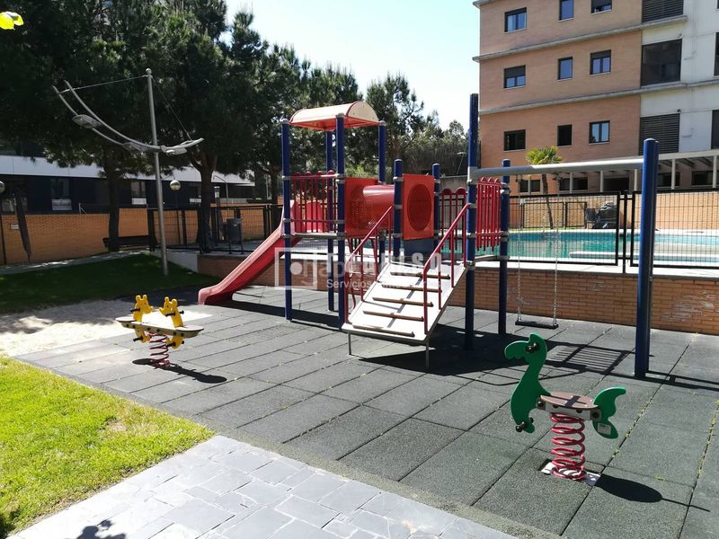 Foto 71761219-0db2-45c4-8037-94d8047d81b2. Rent flat with heating parking pool in Rejas Madrid