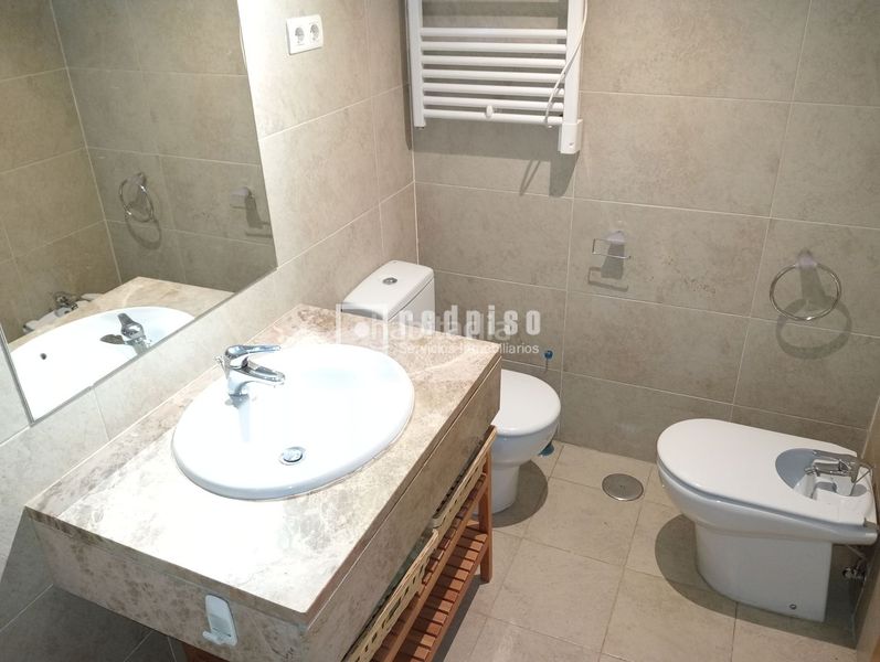 Foto 93246f98-7327-4bdf-b45c-3d2c7c627b07. Rent flat with heating parking pool in Rejas Madrid