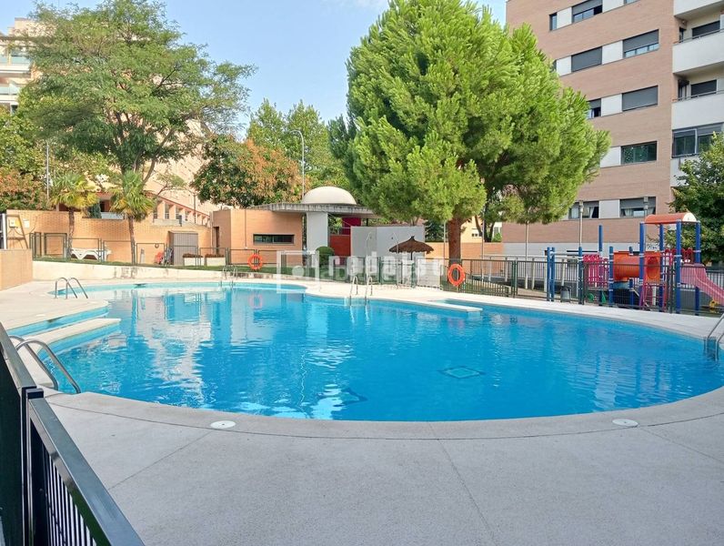 Foto 9d2f5db4-6e9d-4ba1-83ee-3e91e9359bc9. Rent flat with heating parking pool in Rejas Madrid