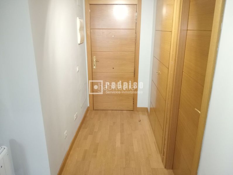 Foto d12ffd8b-491e-4611-b105-4e2617987de4. Rent flat with heating parking pool in Rejas Madrid