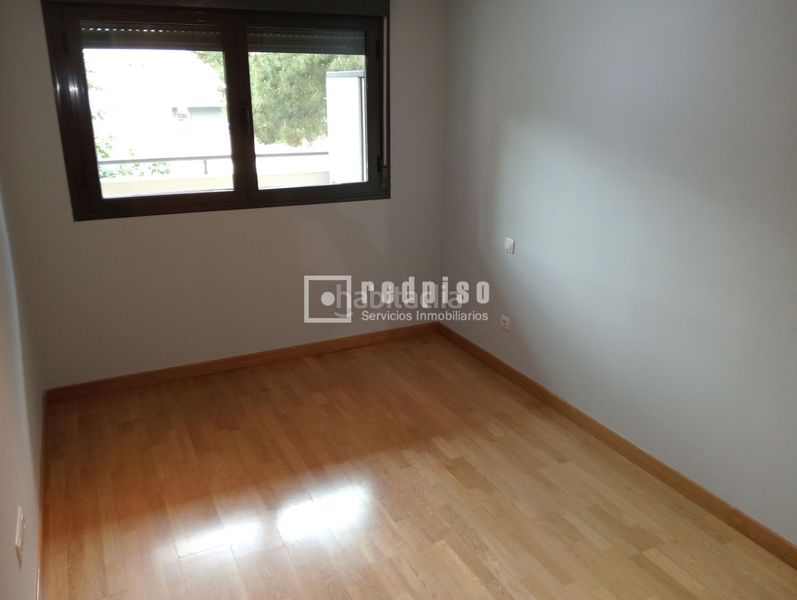 Foto e7a2027e-75ae-4902-b512-56f6978431d6. Rent flat with heating parking pool in Rejas Madrid