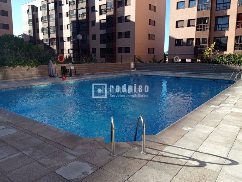 Foto eb2cb0b2-9753-400c-9ca9-e8588aa82346. Lloguer pis amb calefacció piscina a Rejas Madrid