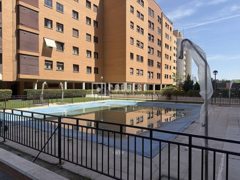 Foto 0eea0e4c-d5fa-4c88-be6c-0debf21b8395. Flat with heating parking pool in Las Tablas Madrid