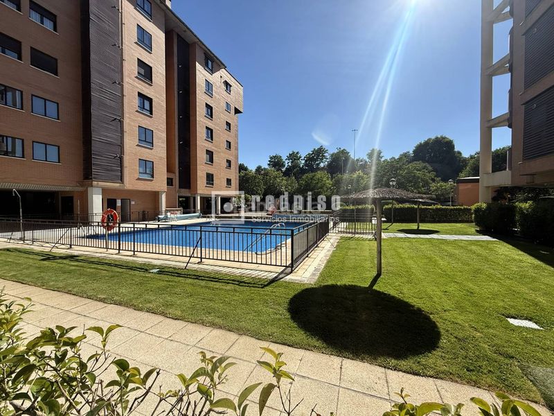Foto ae9983fc-0901-4cdf-bc76-0491e410312e. Pis amb calefacció aparcament piscina a Las Tablas Madrid