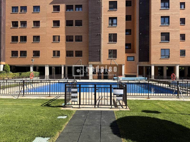 Foto b78114ad-f4a6-4ca0-a8e9-00af1a7e2697. Pis amb calefacció aparcament piscina a Las Tablas Madrid