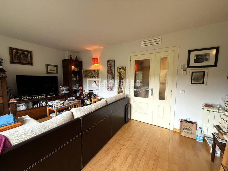Foto dff0f5ef-2c21-468b-8ba2-69a8db165f3c. Flat with heating parking pool in Las Tablas Madrid
