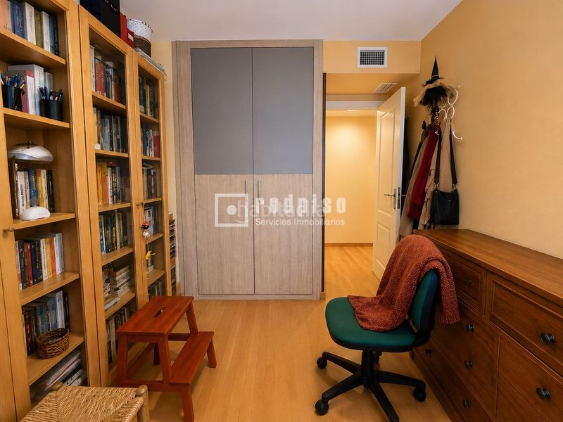Foto fea87494-5314-45d4-b9a0-e43551050aa6. Pis amb calefacció aparcament piscina a Las Tablas Madrid