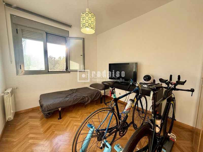 Foto 23c7159c-588b-46fb-80d7-78a14ff80aae. Flat with heating parking pool in Las Tablas Madrid