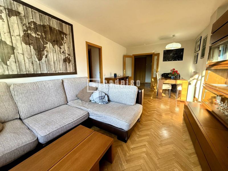 Foto 5988e0bb-b577-40d9-9d86-05449b4785f4. Flat with heating parking pool in Las Tablas Madrid
