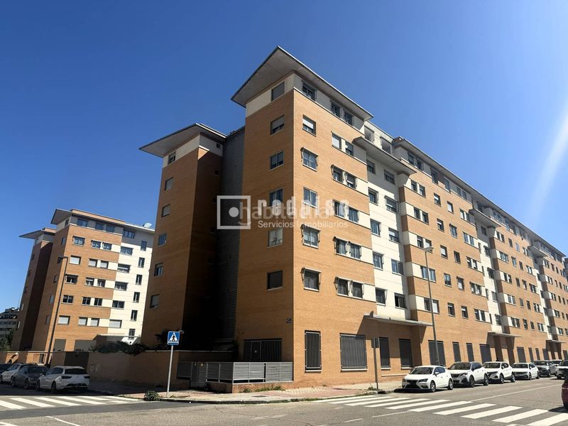 Foto 62931b7b-161f-4d9d-ac4f-1933b177e0f7. Flat with heating parking pool in Las Tablas Madrid