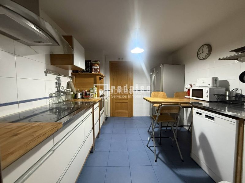 Foto e21d354a-fda8-4a4a-b00c-c01485b1329b. Flat with heating parking pool in Las Tablas Madrid