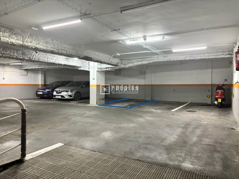 Foto dcbd28b2-256f-49ed-b0bb-63e352fdeb20. Parking coche plaza de garaje en venta en malasaña universidadcentro. en Madrid