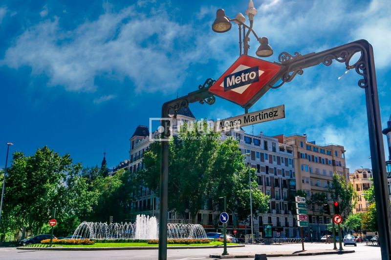 Foto b789a542-6c02-4b59-ab9a-4241b9ff08c9. Aparcament cotxe a Trafalgar Madrid