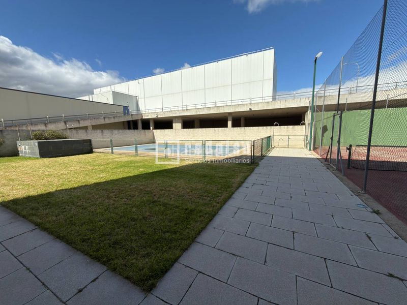 Foto 4a6887ba-8334-455f-82ea-4ffd98425a4c. Loft amb calefacció aparcament piscina a Zona Industrial Tres Cantos