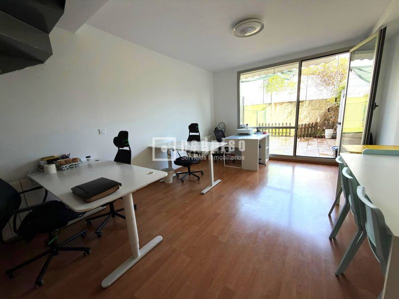 Foto b401acda-f150-4029-a16a-247289cb30c7. Loft amb calefacció aparcament piscina a Zona Industrial Tres Cantos