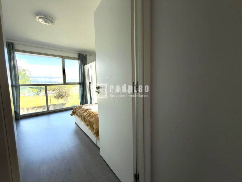 Foto b4b3c46f-cbf8-4ae8-b0ad-b00ff03a2600. Loft amb calefacció aparcament piscina a Zona Industrial Tres Cantos