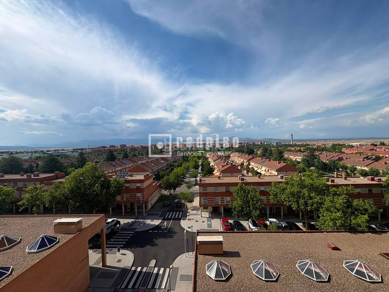 Foto b641ff0e-1bf5-4756-95ec-d8210c291676. Àtic amb calefacció aparcament a Estación-Centro Tres Cantos