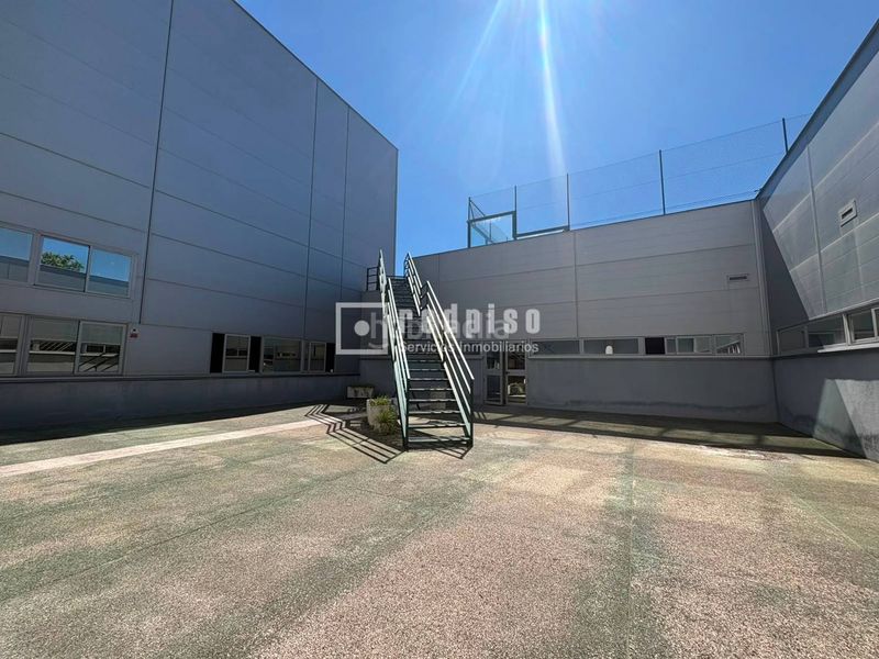 Foto 4f88c2b4-42d1-4a4f-add4-47cc90408a63. Loft amb calefacció aparcament piscina a Zona Industrial Tres Cantos