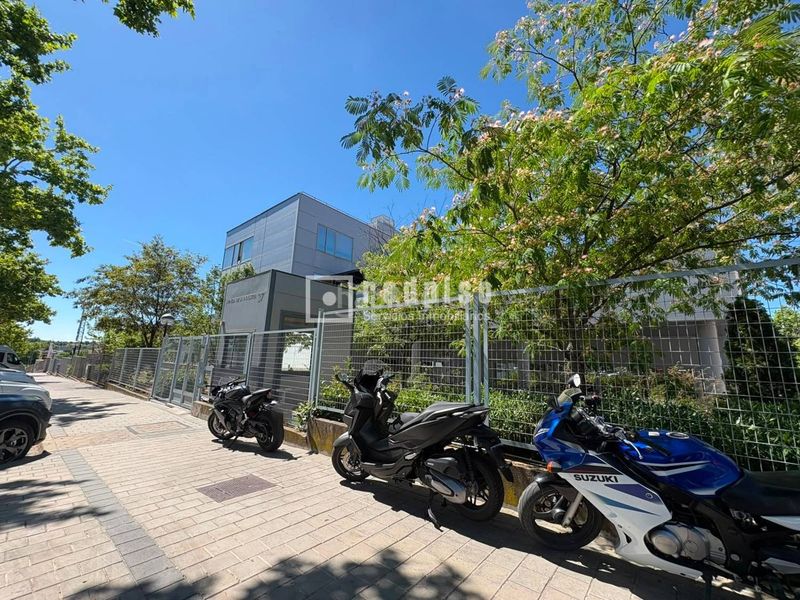 Foto 91632fe6-42de-46cf-8c51-b36833e35a58. Loft amb calefacció aparcament piscina a Zona Industrial Tres Cantos
