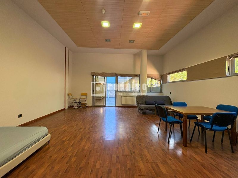 Foto b5ee2637-77c6-4be5-9b69-b58409572f5c. Loft amb calefacció aparcament piscina a Zona Industrial Tres Cantos