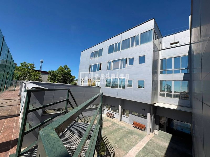 Foto df6eb96b-f3a9-4bee-9cca-fab2708e0cea. Loft amb calefacció aparcament piscina a Zona Industrial Tres Cantos