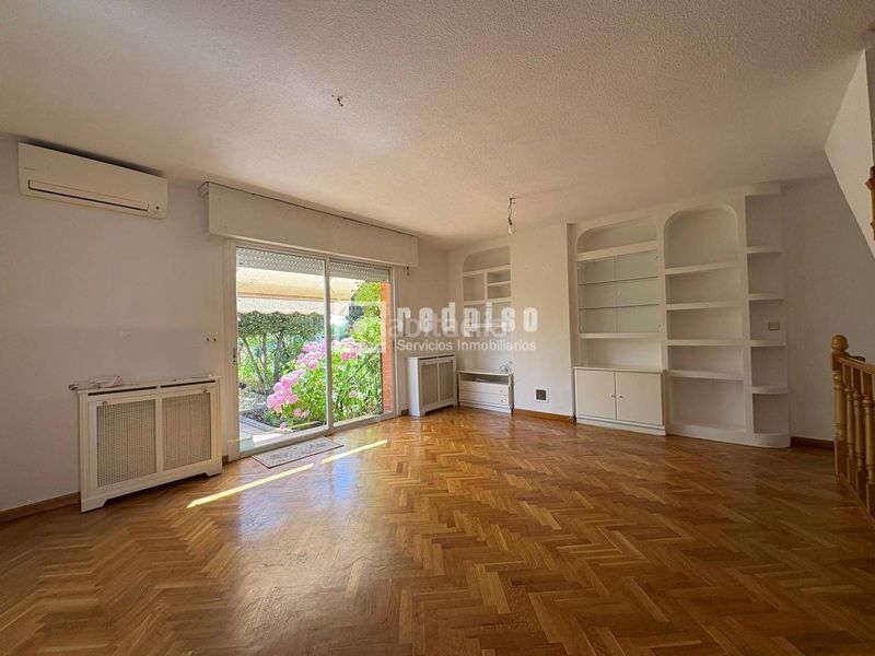 Foto 49a9bb04-61ff-4815-9323-0c4f7049773e. Chalet en Estación-Centro Tres Cantos