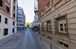 Aparcament cotxe  De evaristo san miguel. Plaza de garaje en cevaristo san miguel, para coche grande y mot