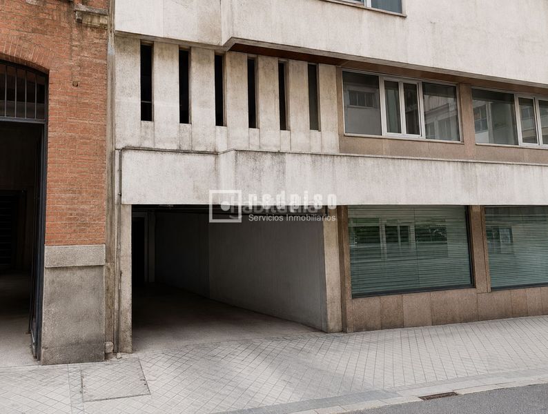 Foto ee9ef453-fcfb-44c5-86c5-1898375b0d17. Aparcament cotxe a Argüelles Madrid