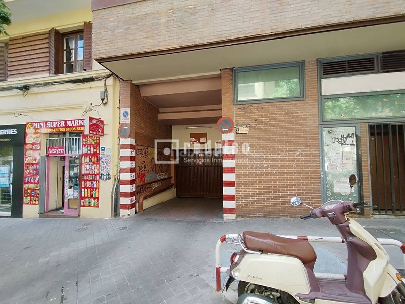 Foto b309a74d-c259-4def-9787-6a9ea2272f7b. Posto auto in Argüelles Madrid