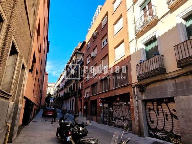 Foto e81744a1-21ad-4497-a1fd-726356f8b3fc. Rent motorcycle parking in Universidad-Malasaña Madrid