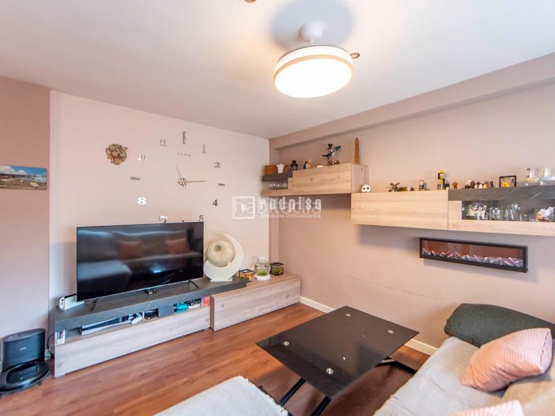 Foto 321863f0-5712-4ba6-84e8-85dfe9c48b4a. Piso exclusivo piso reformado para entrar a vivir con plaza de garaje opcional en Pinto