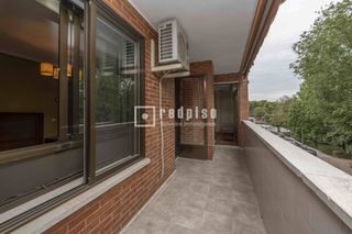 Appartement  De rosario acuña. Descubre esta amplia vivienda de 4 dormitorios y 2 baños, con te