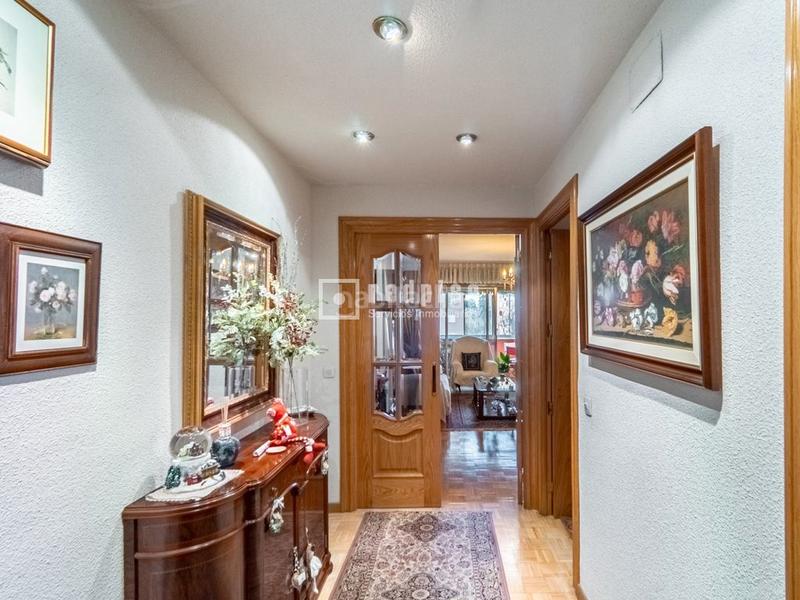 Foto 0b6390a9-4800-4c38-bd7c-cc06f9916cb8. Piso luminoso piso en esquina con vistas!! en Pavones Madrid