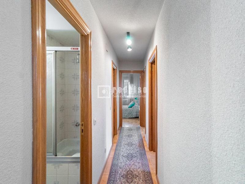 Foto 47b9c253-bd19-4211-a9f9-3e1a6f28029c. Piso luminoso piso en esquina con vistas!! en Pavones Madrid